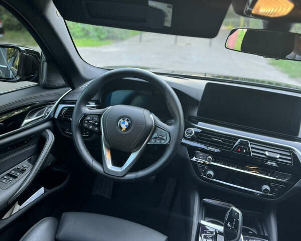 Черный БМВ 5 Серия, объемом двигателя 2 л и пробегом 32 тыс. км за 53900 $, фото 32 на Automoto.ua