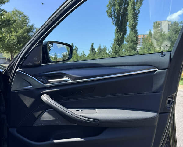 Чорний БМВ 5 Серія, об'ємом двигуна 2 л та пробігом 43 тис. км за 63500 $, фото 35 на Automoto.ua