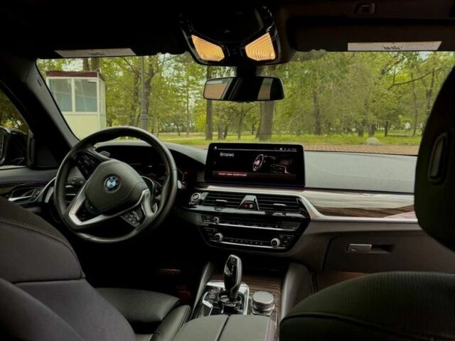 Чорний БМВ 5 Серія, об'ємом двигуна 2 л та пробігом 27 тис. км за 42500 $, фото 5 на Automoto.ua