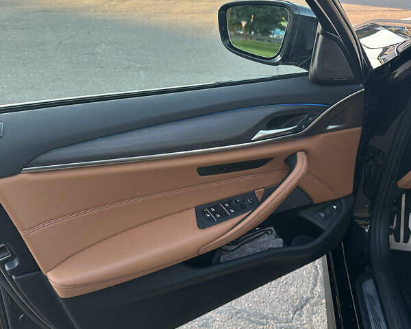 Черный БМВ 5 Серия, объемом двигателя 2 л и пробегом 104 тыс. км за 51000 $, фото 11 на Automoto.ua