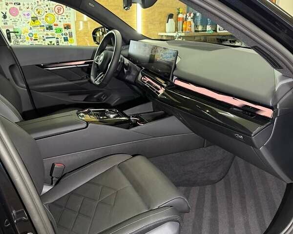 Чорний БМВ 5 Серія, об'ємом двигуна 3 л та пробігом 1 тис. км за 104700 $, фото 41 на Automoto.ua