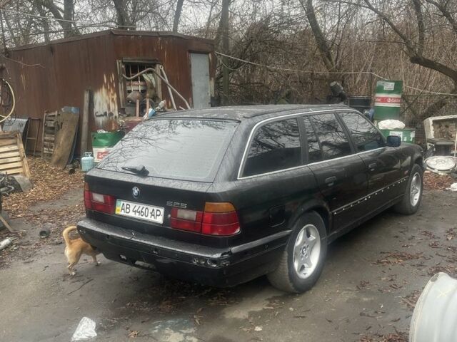 Черный БМВ 5 Серия, объемом двигателя 2.5 л и пробегом 355 тыс. км за 2500 $, фото 1 на Automoto.ua