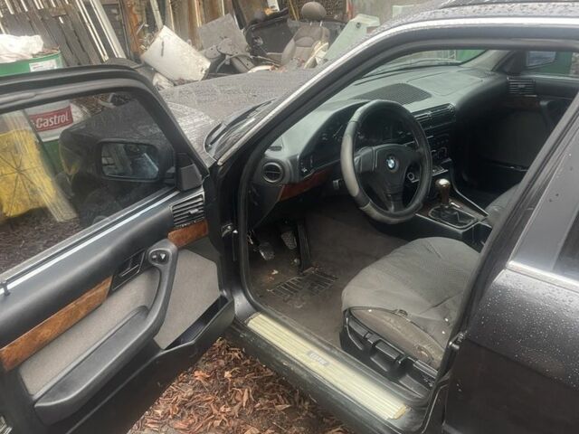 Черный БМВ 5 Серия, объемом двигателя 2.5 л и пробегом 355 тыс. км за 2500 $, фото 2 на Automoto.ua