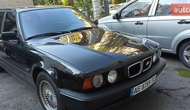 Черный БМВ 5 Серия, объемом двигателя 2 л и пробегом 380 тыс. км за 4500 $, фото 1 на Automoto.ua
