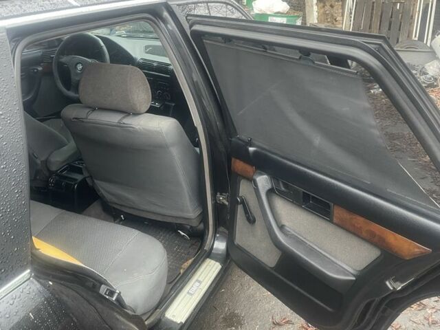 Черный БМВ 5 Серия, объемом двигателя 2.5 л и пробегом 355 тыс. км за 2500 $, фото 5 на Automoto.ua