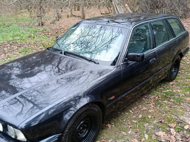 Черный БМВ 5 Серия, объемом двигателя 2.5 л и пробегом 324 тыс. км за 2600 $, фото 2 на Automoto.ua