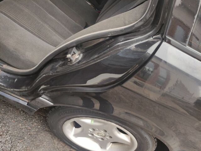 Черный БМВ 5 Серия, объемом двигателя 1.8 л и пробегом 359 тыс. км за 3500 $, фото 4 на Automoto.ua