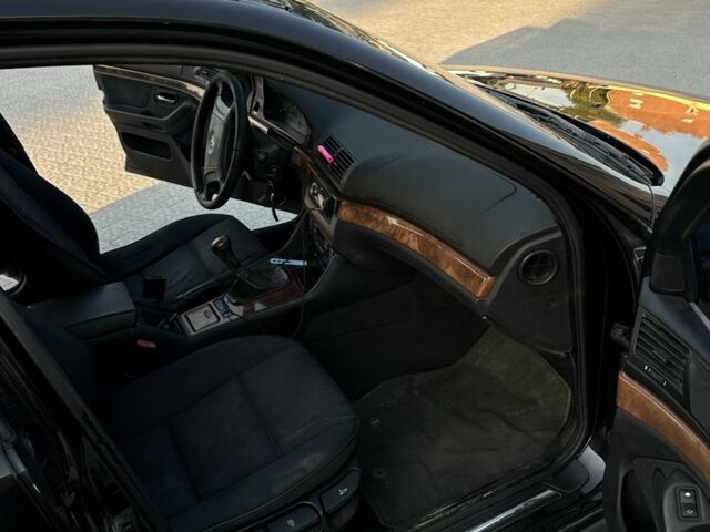 Черный БМВ 5 Серия, объемом двигателя 2 л и пробегом 300 тыс. км за 3299 $, фото 20 на Automoto.ua