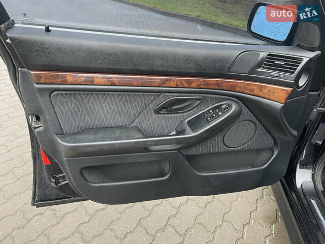 Чорний БМВ 5 Серія, об'ємом двигуна 1.99 л та пробігом 250 тис. км за 2999 $, фото 13 на Automoto.ua