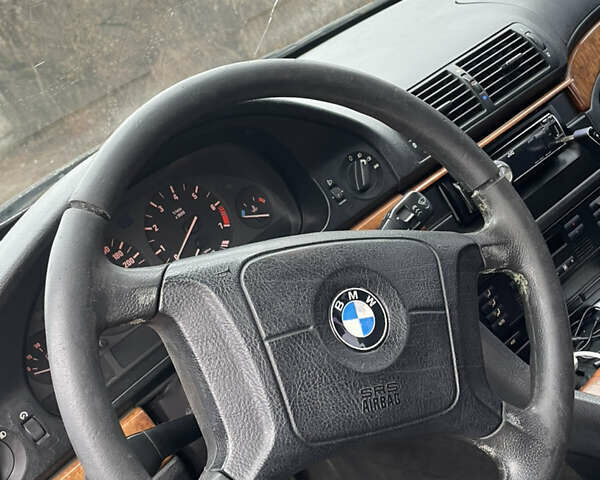 Чорний БМВ 5 Серія, об'ємом двигуна 1.99 л та пробігом 250 тис. км за 2999 $, фото 9 на Automoto.ua