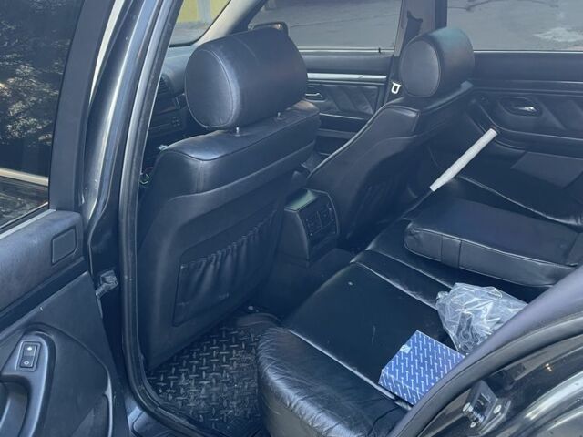 Чорний БМВ 5 Серія, об'ємом двигуна 2 л та пробігом 667 тис. км за 3399 $, фото 5 на Automoto.ua