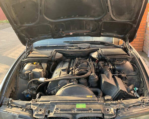 Черный БМВ 5 Серия, объемом двигателя 1.99 л и пробегом 369 тыс. км за 3150 $, фото 12 на Automoto.ua