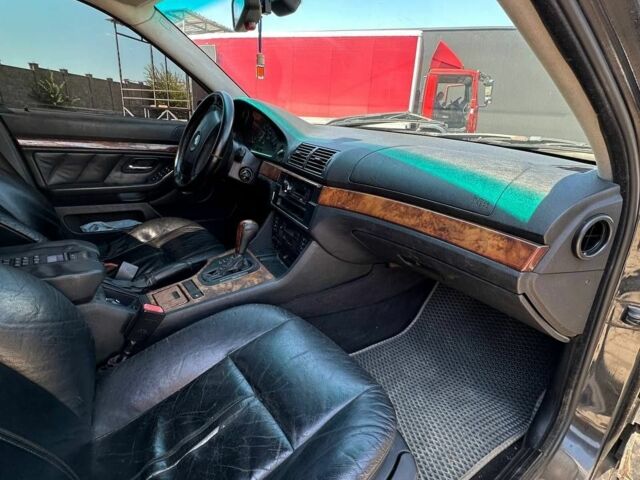 Черный БМВ 5 Серия, объемом двигателя 2.5 л и пробегом 200 тыс. км за 2550 $, фото 3 на Automoto.ua