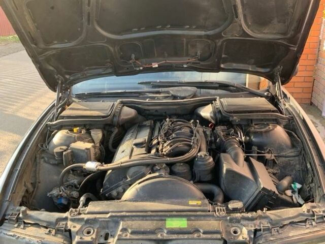 Черный БМВ 5 Серия, объемом двигателя 2 л и пробегом 369 тыс. км за 3150 $, фото 4 на Automoto.ua