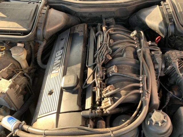 Черный БМВ 5 Серия, объемом двигателя 2 л и пробегом 369 тыс. км за 3150 $, фото 3 на Automoto.ua