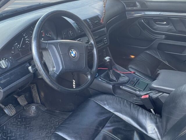 Чорний БМВ 5 Серія, об'ємом двигуна 2 л та пробігом 667 тис. км за 3399 $, фото 4 на Automoto.ua