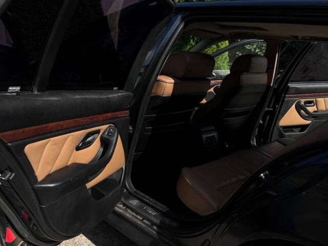 Черный БМВ 5 Серия, объемом двигателя 3 л и пробегом 400 тыс. км за 2222 $, фото 4 на Automoto.ua