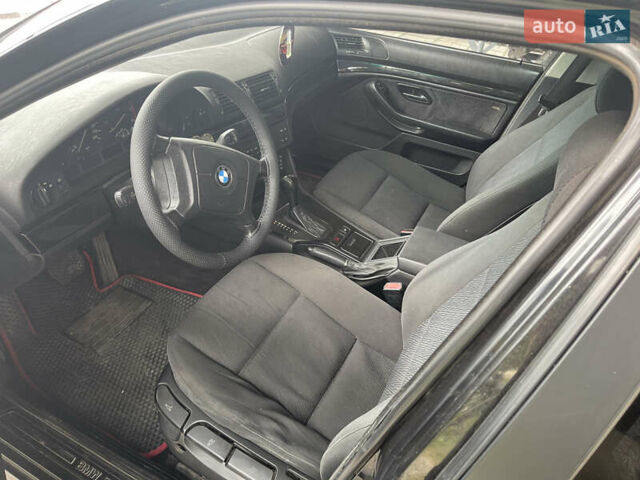 Черный БМВ 5 Серия, объемом двигателя 2.5 л и пробегом 326 тыс. км за 4500 $, фото 4 на Automoto.ua