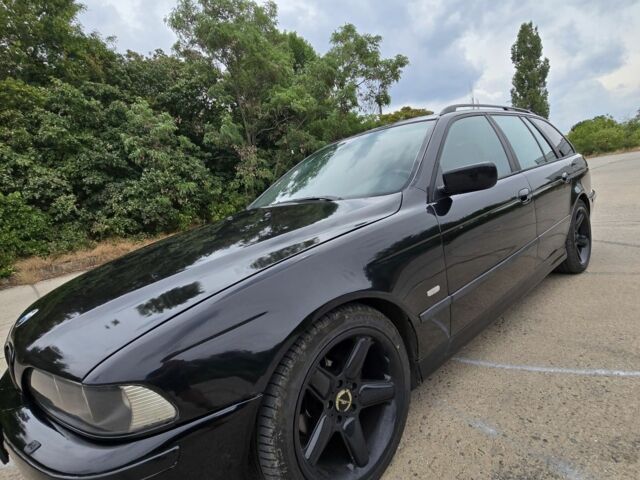 Черный БМВ 5 Серия, объемом двигателя 3 л и пробегом 315 тыс. км за 5500 $, фото 3 на Automoto.ua