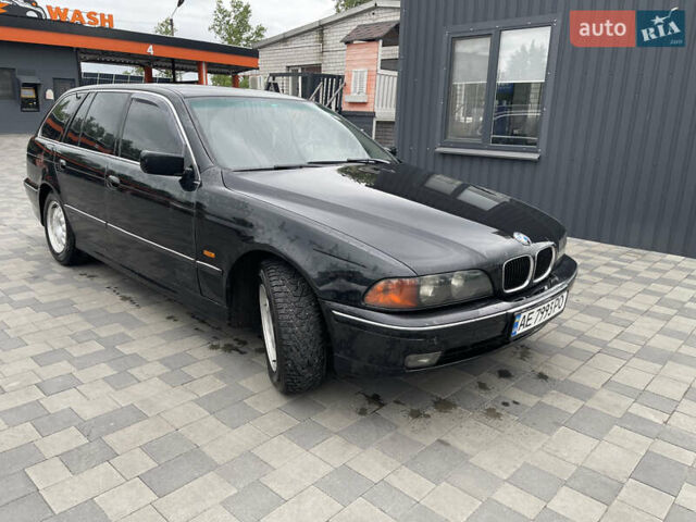 Черный БМВ 5 Серия, объемом двигателя 2.5 л и пробегом 326 тыс. км за 4500 $, фото 2 на Automoto.ua