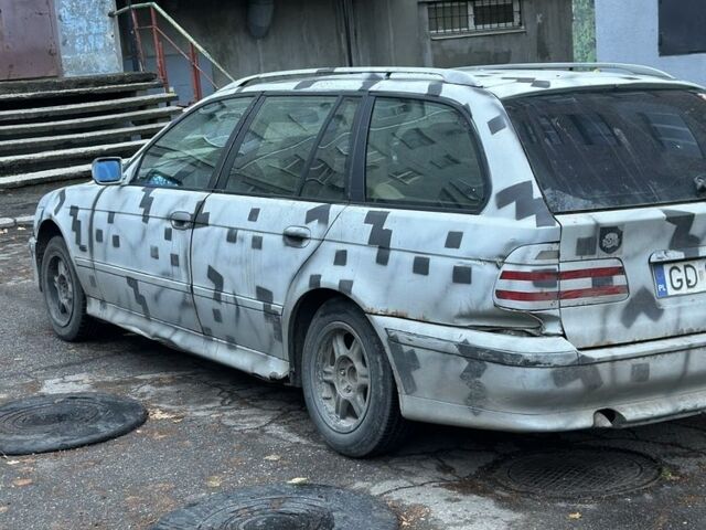 Черный БМВ 5 Серия, объемом двигателя 2.5 л и пробегом 300 тыс. км за 1400 $, фото 5 на Automoto.ua