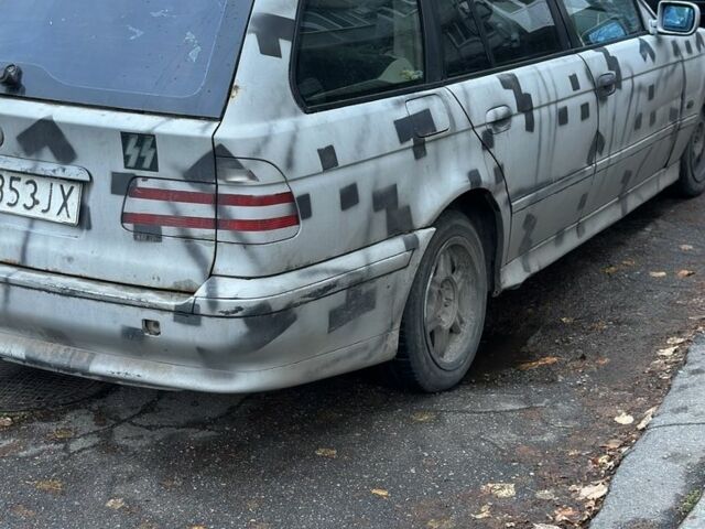 Черный БМВ 5 Серия, объемом двигателя 2.5 л и пробегом 300 тыс. км за 1400 $, фото 3 на Automoto.ua