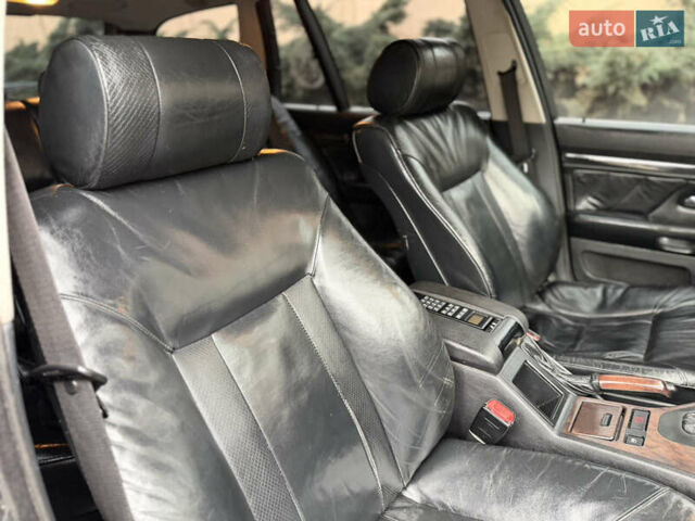 Чорний БМВ 5 Серія, об'ємом двигуна 2.5 л та пробігом 300 тис. км за 5000 $, фото 54 на Automoto.ua