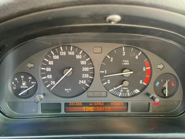 Черный БМВ 5 Серия, объемом двигателя 2.5 л и пробегом 314 тыс. км за 5500 $, фото 5 на Automoto.ua