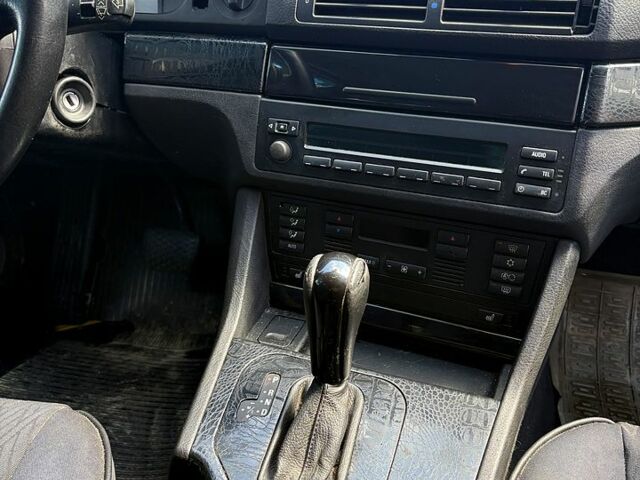 Черный БМВ 5 Серия, объемом двигателя 2.5 л и пробегом 387 тыс. км за 4000 $, фото 7 на Automoto.ua