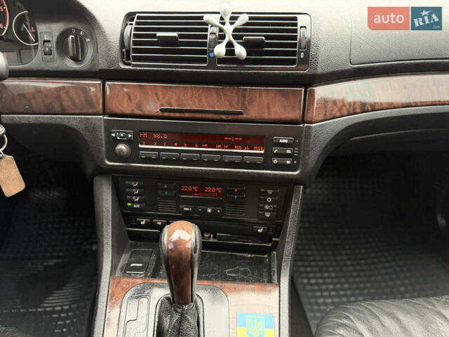 Чорний БМВ 5 Серія, об'ємом двигуна 2.5 л та пробігом 300 тис. км за 5000 $, фото 41 на Automoto.ua