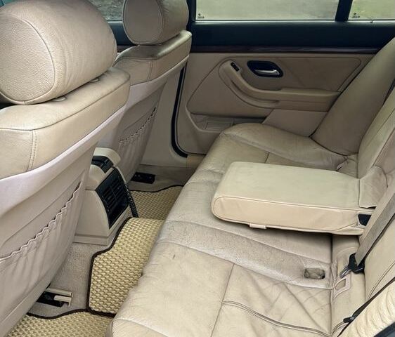 Черный БМВ 5 Серия, объемом двигателя 2.9 л и пробегом 300 тыс. км за 2800 $, фото 11 на Automoto.ua