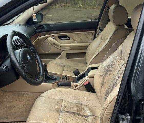 Черный БМВ 5 Серия, объемом двигателя 2.9 л и пробегом 300 тыс. км за 2800 $, фото 9 на Automoto.ua