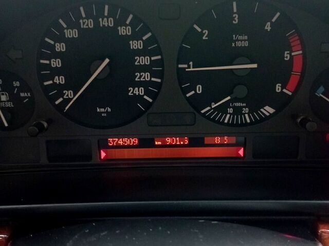 Черный БМВ 5 Серия, объемом двигателя 2 л и пробегом 374 тыс. км за 5000 $, фото 8 на Automoto.ua