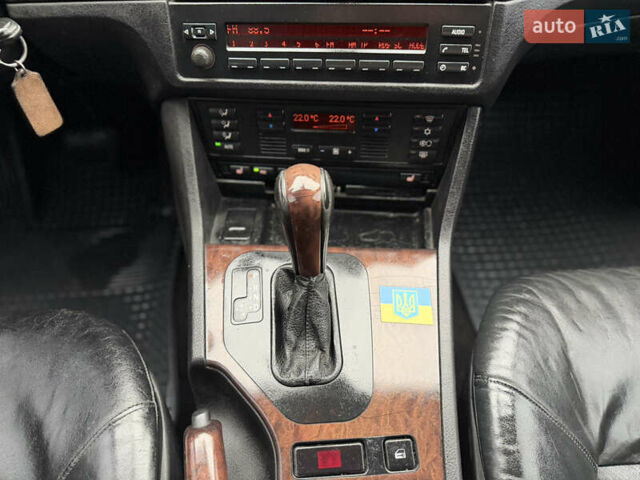 Чорний БМВ 5 Серія, об'ємом двигуна 2.5 л та пробігом 300 тис. км за 5000 $, фото 40 на Automoto.ua