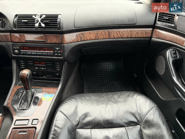 Чорний БМВ 5 Серія, об'ємом двигуна 2.5 л та пробігом 300 тис. км за 5000 $, фото 43 на Automoto.ua