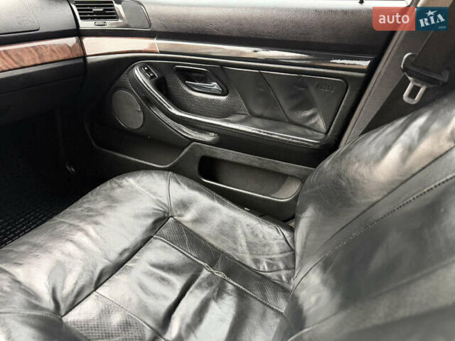 Чорний БМВ 5 Серія, об'ємом двигуна 2.5 л та пробігом 300 тис. км за 5000 $, фото 44 на Automoto.ua