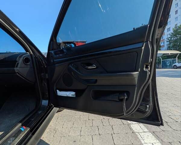 Чорний БМВ 5 Серія, об'ємом двигуна 3 л та пробігом 367 тис. км за 6800 $, фото 13 на Automoto.ua