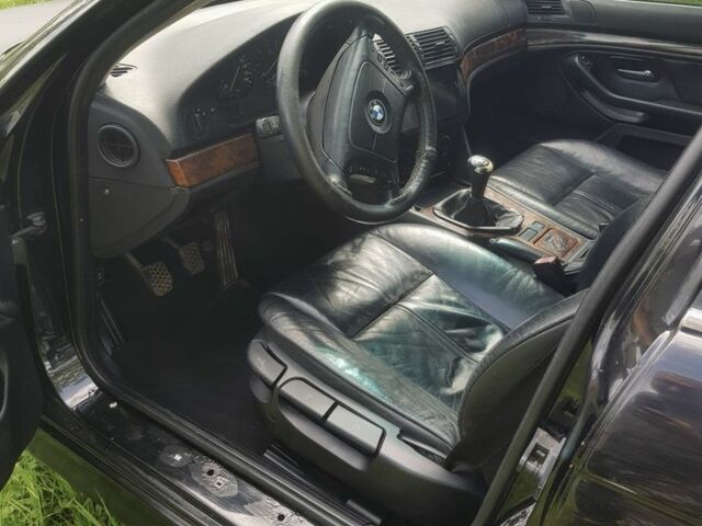 Чорний БМВ 5 Серія, об'ємом двигуна 2 л та пробігом 300 тис. км за 3200 $, фото 18 на Automoto.ua