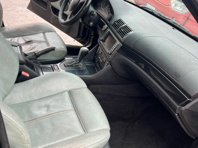 Чорний БМВ 5 Серія, об'ємом двигуна 2.5 л та пробігом 400 тис. км за 3300 $, фото 6 на Automoto.ua