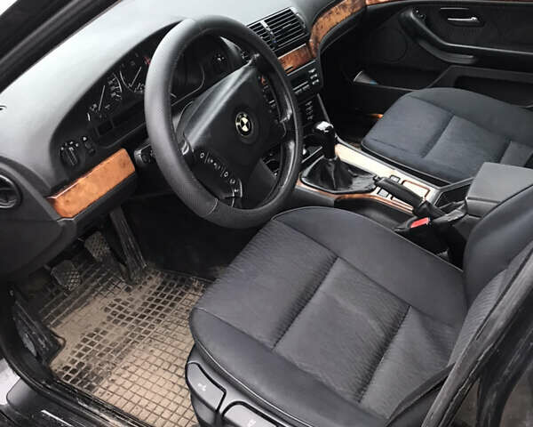 Черный БМВ 5 Серия, объемом двигателя 2.5 л и пробегом 414 тыс. км за 2350 $, фото 2 на Automoto.ua