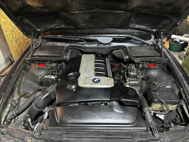 Черный БМВ 5 Серия, объемом двигателя 2.5 л и пробегом 409 тыс. км за 5000 $, фото 3 на Automoto.ua