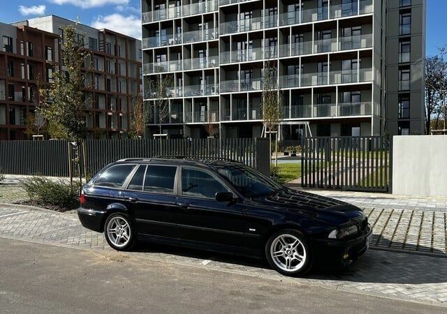 Чорний БМВ 5 Серія, об'ємом двигуна 3 л та пробігом 315 тис. км за 2900 $, фото 1 на Automoto.ua