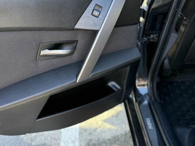 Черный БМВ 5 Серия, объемом двигателя 2.5 л и пробегом 307 тыс. км за 4500 $, фото 2 на Automoto.ua