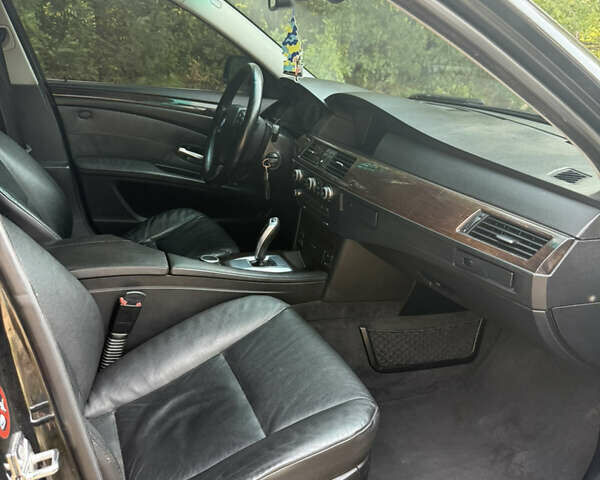 Черный БМВ 5 Серия, объемом двигателя 2.99 л и пробегом 440 тыс. км за 10800 $, фото 8 на Automoto.ua