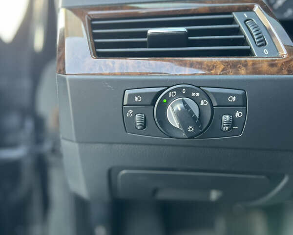 Черный БМВ 5 Серия, объемом двигателя 2 л и пробегом 292 тыс. км за 9800 $, фото 14 на Automoto.ua