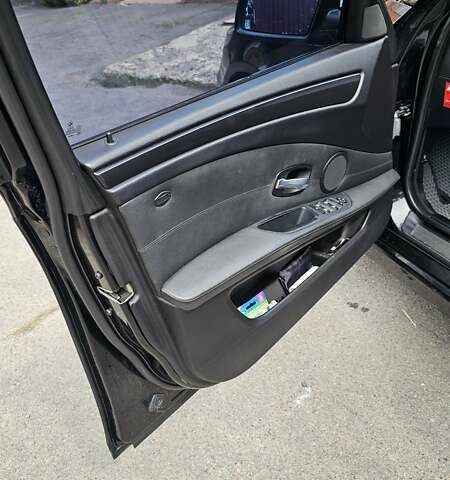 Черный БМВ 5 Серия, объемом двигателя 3 л и пробегом 377 тыс. км за 10900 $, фото 12 на Automoto.ua