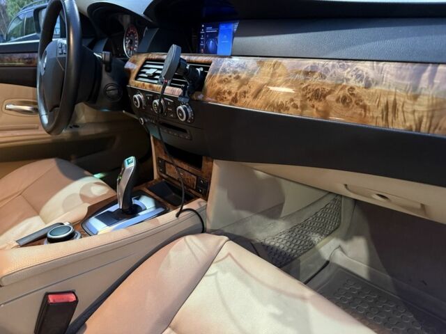 Черный БМВ 5 Серия, объемом двигателя 3 л и пробегом 314 тыс. км за 12000 $, фото 7 на Automoto.ua