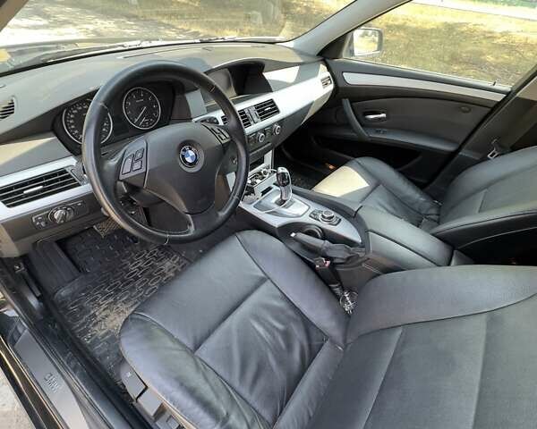 Черный БМВ 5 Серия, объемом двигателя 2.5 л и пробегом 217 тыс. км за 3861 $, фото 5 на Automoto.ua