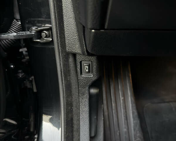 Черный БМВ 5 Серия, объемом двигателя 3 л и пробегом 324 тыс. км за 16950 $, фото 23 на Automoto.ua