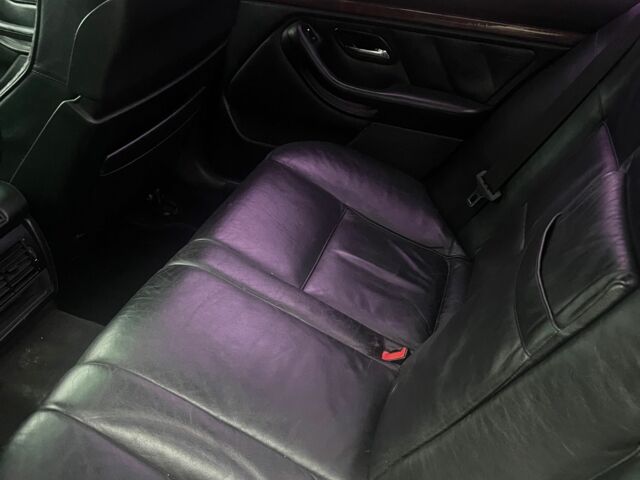 Чорний БМВ 5 Серія, об'ємом двигуна 3 л та пробігом 500 тис. км за 5500 $, фото 6 на Automoto.ua